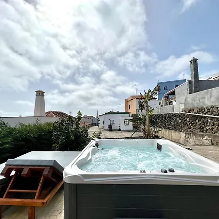 House With Jacuzzi, Wifi And View Of The Atlantic Ocean Holiday home *